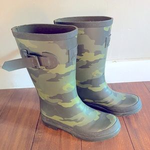 Joules camo rain boots